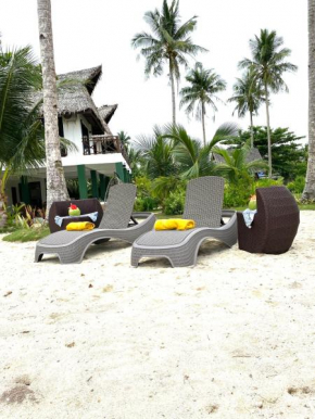 Entire Private Beachfront Villa in Siargao